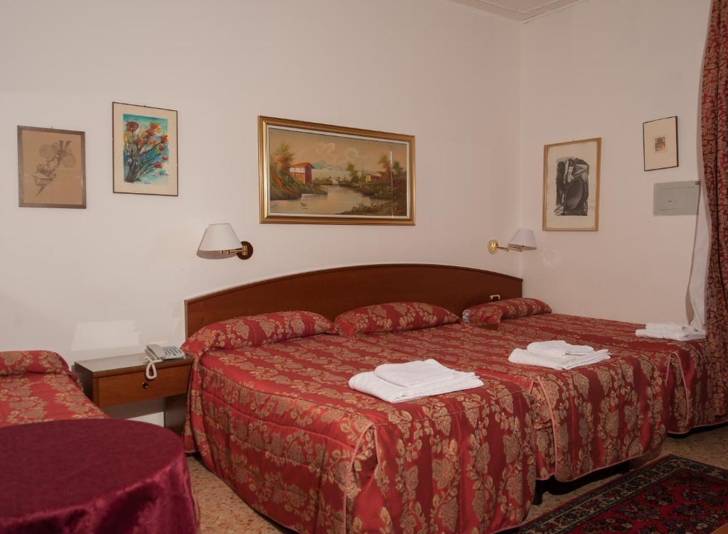 Vip Hotel Пиаченца Стая снимка