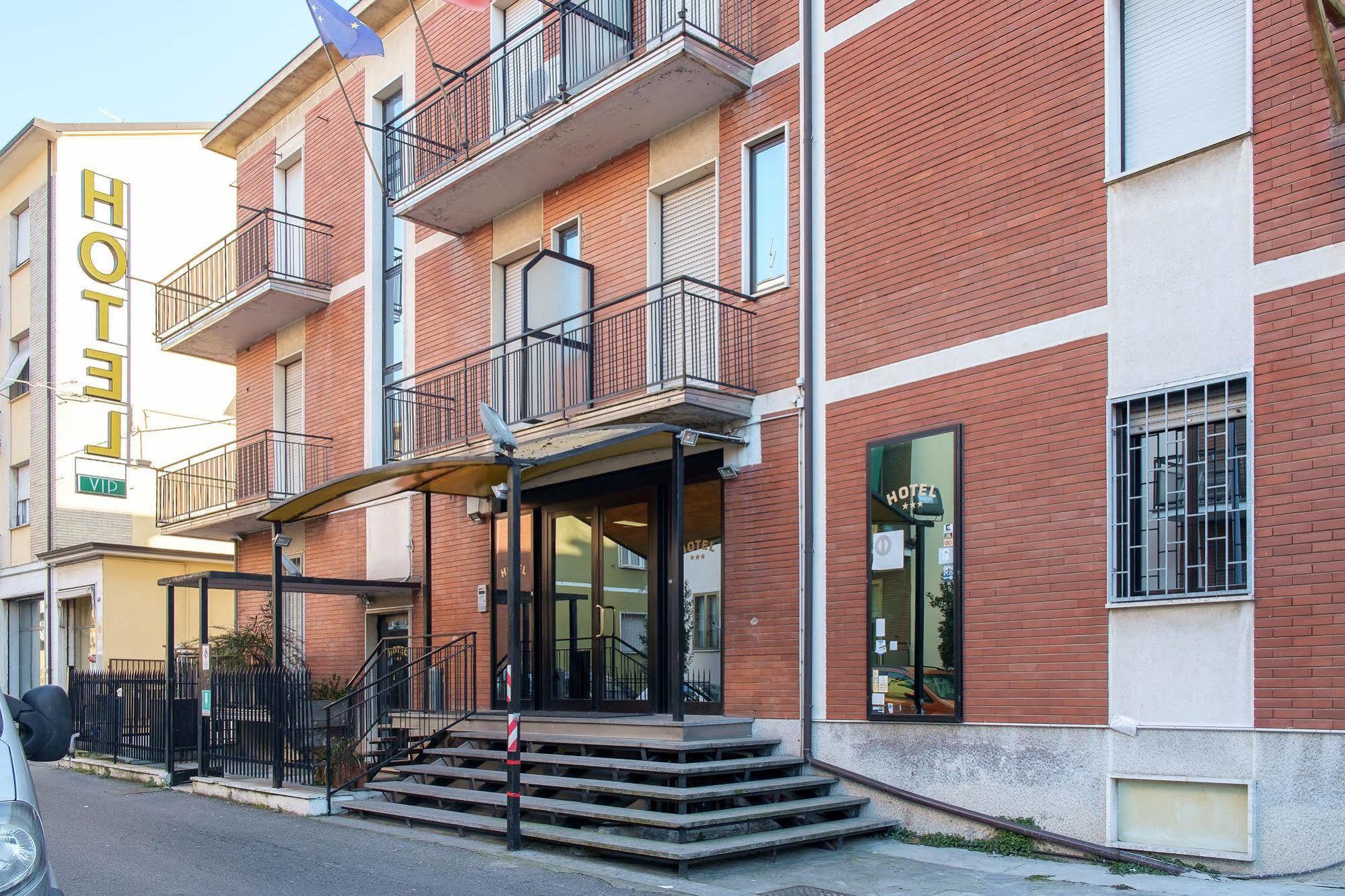 Vip Hotel Пиаченца Екстериор снимка