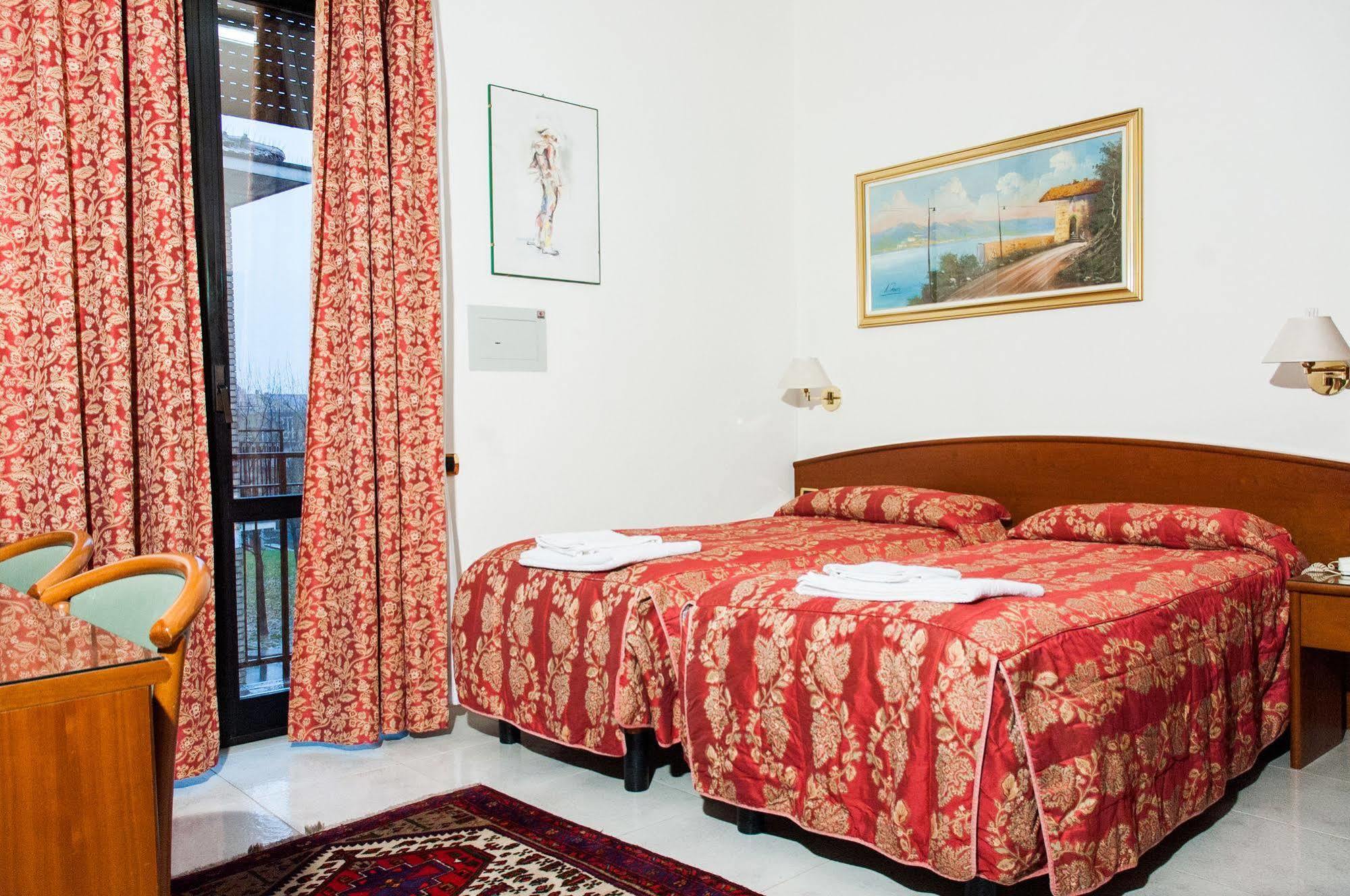 Vip Hotel Пиаченца Екстериор снимка
